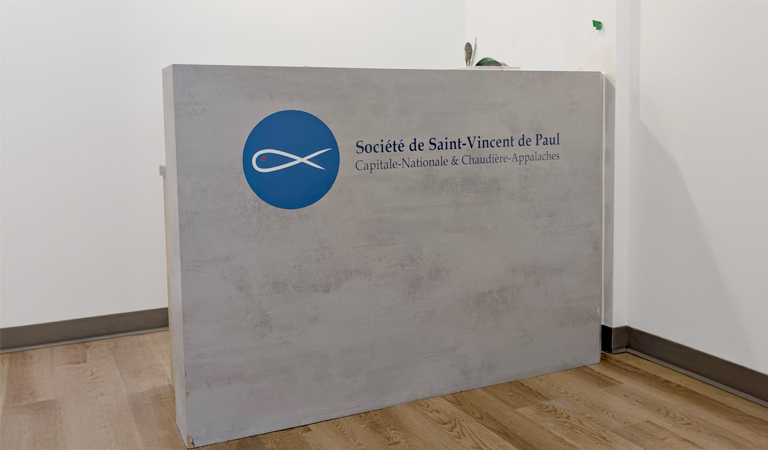 Nettoyage après construction de la Société Saint-Vincent-de-Paul dans la Capitale-Nationale.